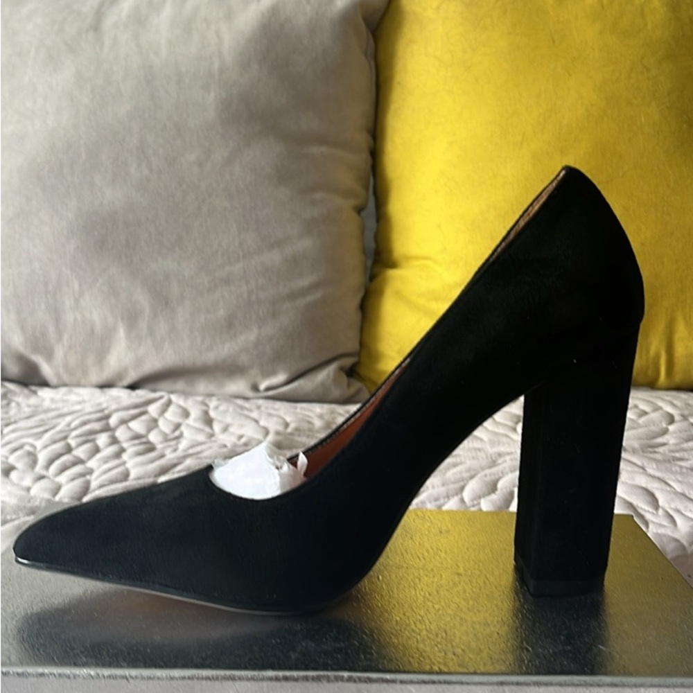 Women's Black Suede Pumps
